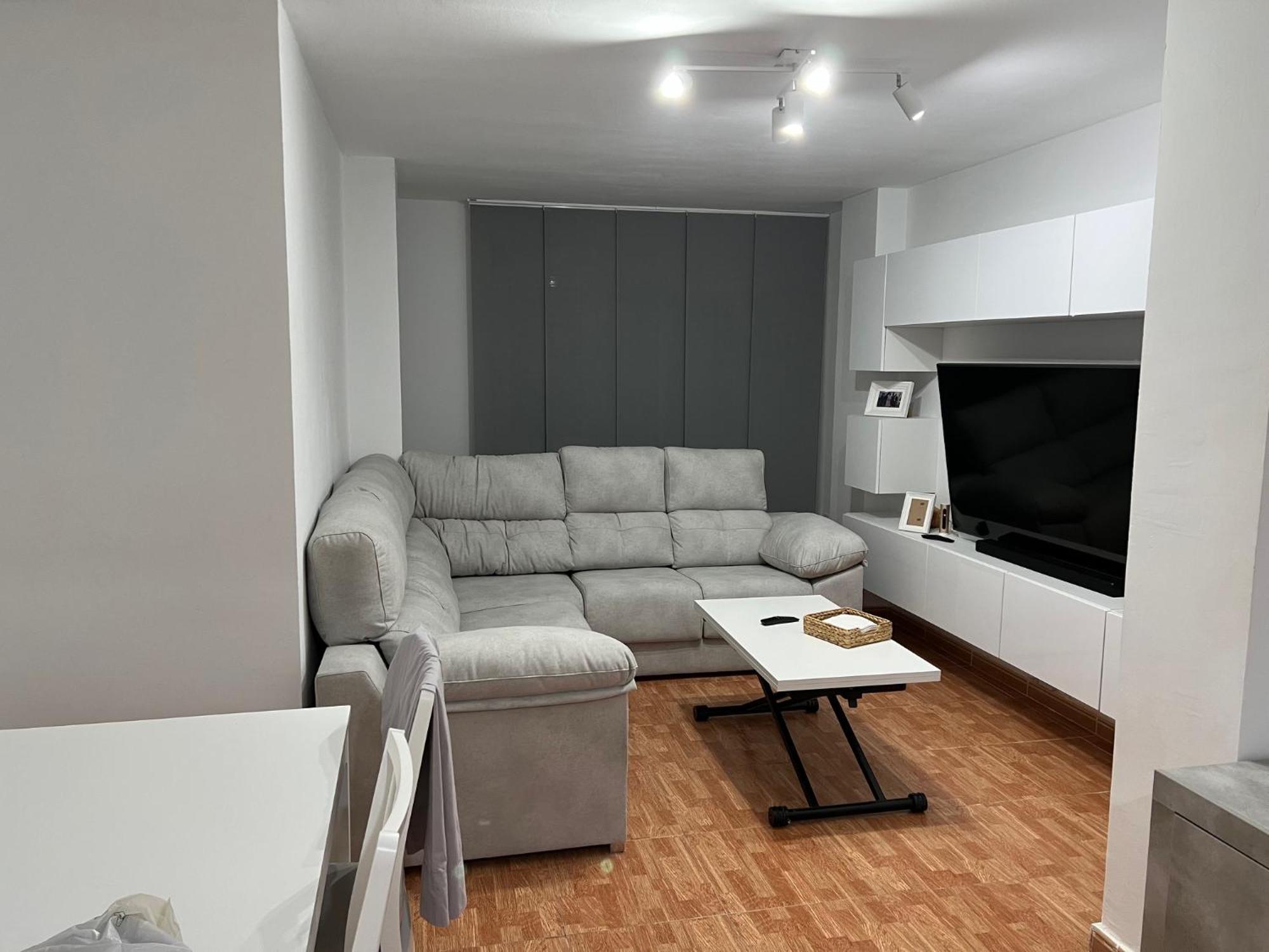 Privada Con Bano En Moderno Cádiz
