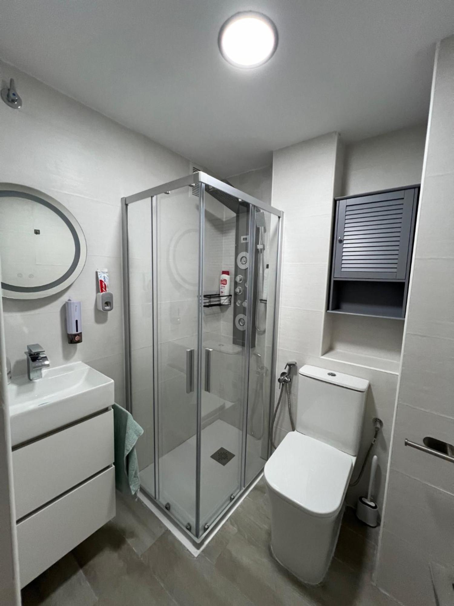 Privada Con Bano En Moderno * Cádiz